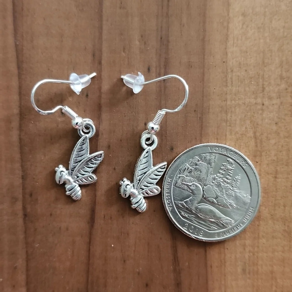 Bee Earrings - Picture 1 of 1